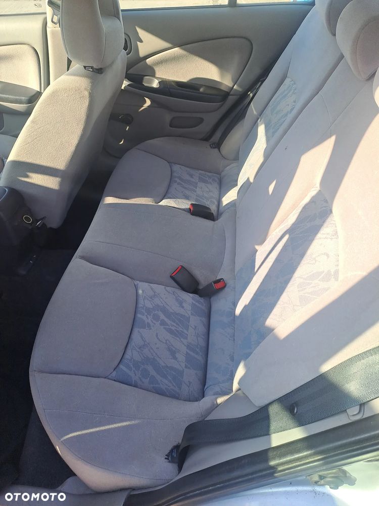 Nissan Almera 1.5 Comfort - 12