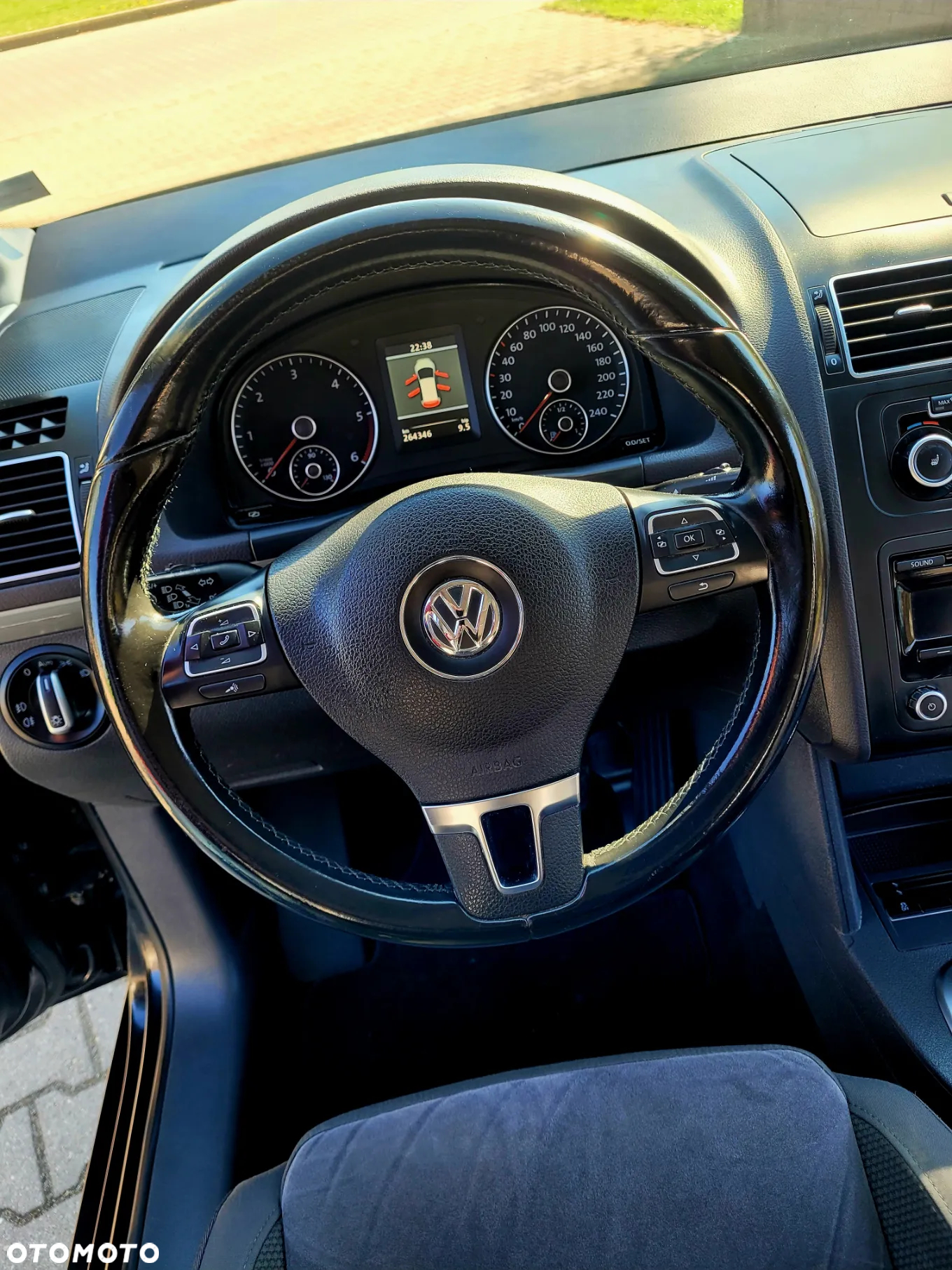 Volkswagen Touran 1.6 TDI DPF BlueMotion Technology DSG Comfortline - 22