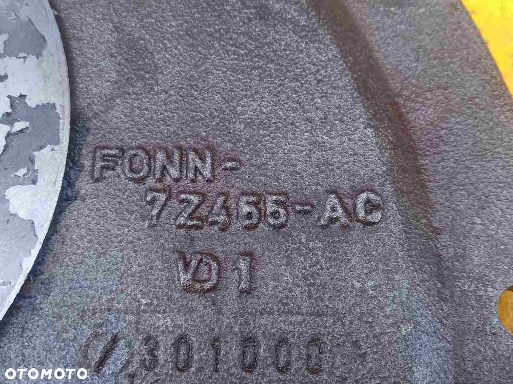 Podpora skrzyni biegów New Holland TS115 - 2