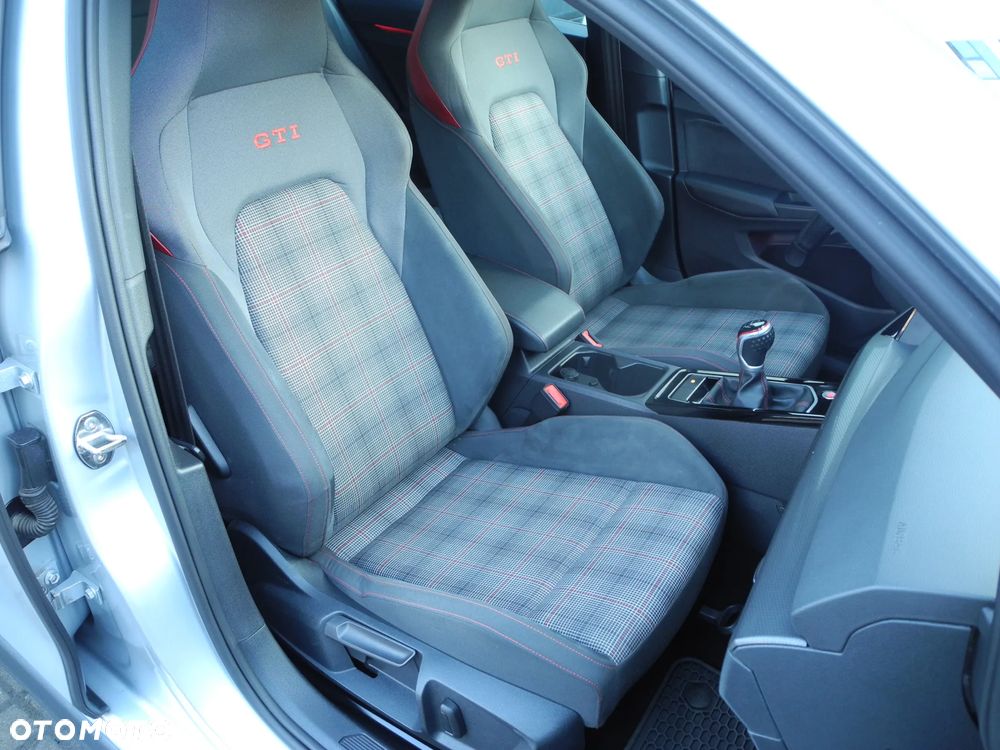 Volkswagen Golf - 19