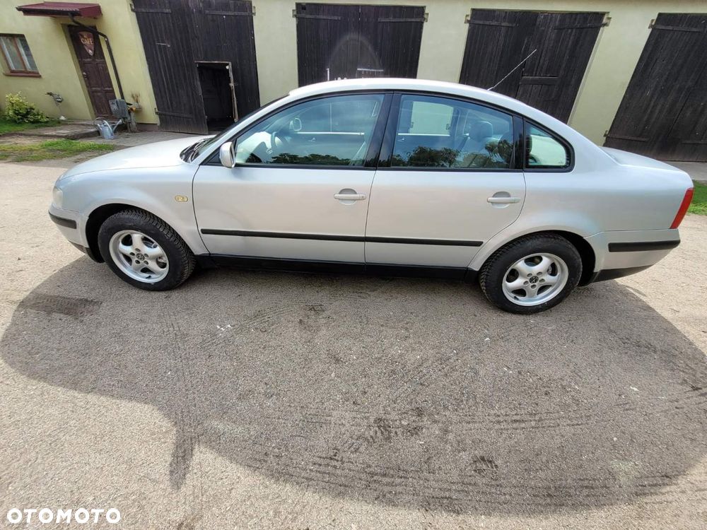 Volkswagen Passat 1.9 TDI Comfortline - 8
