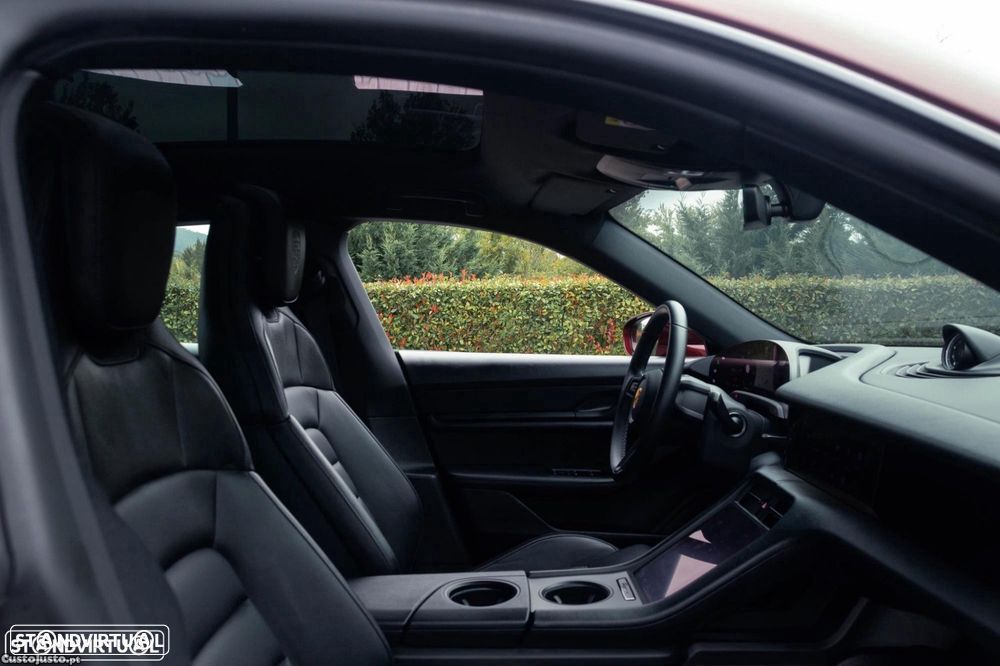 Porsche Taycan Cross Turismo 4 - 10