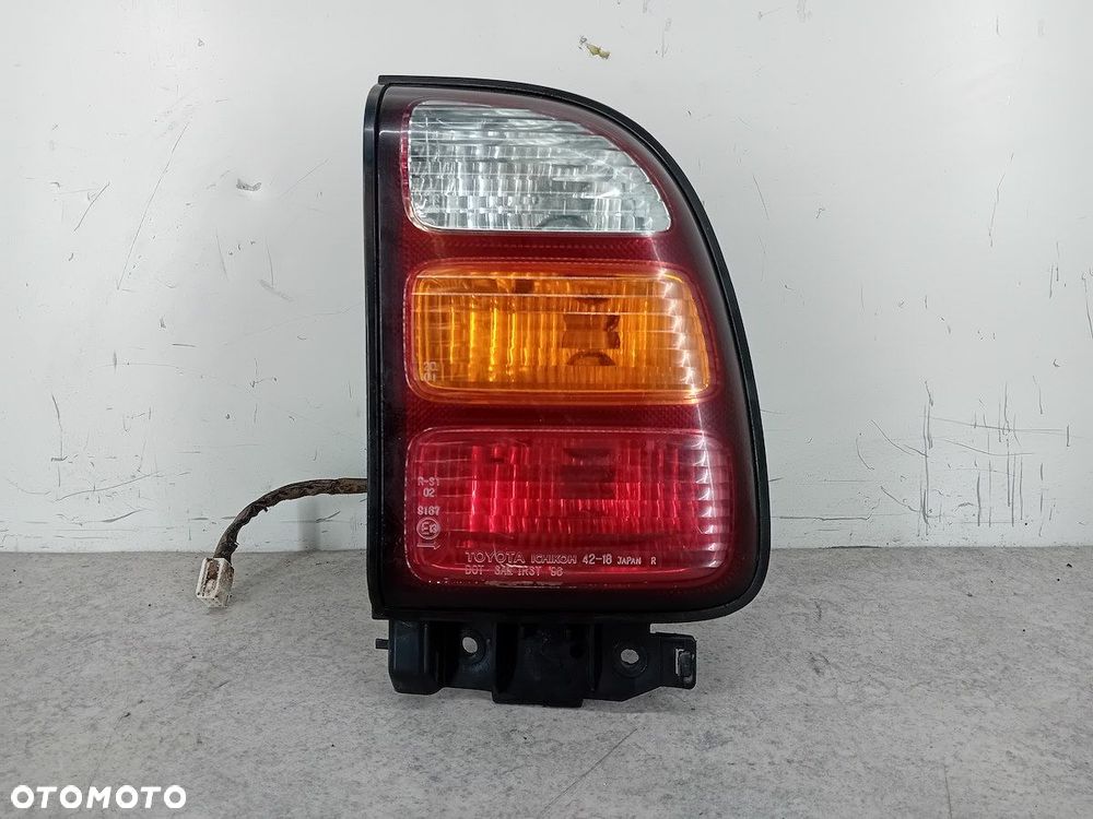 LAMPA TYLNA PRAWA TOYOTA RAV4 I ( 94-00 ) T21R - 1