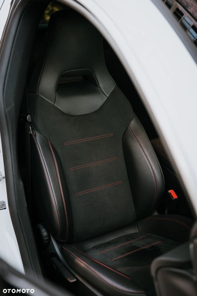 Mercedes-Benz CLA 180 AMG Line 7G-DCT - 33