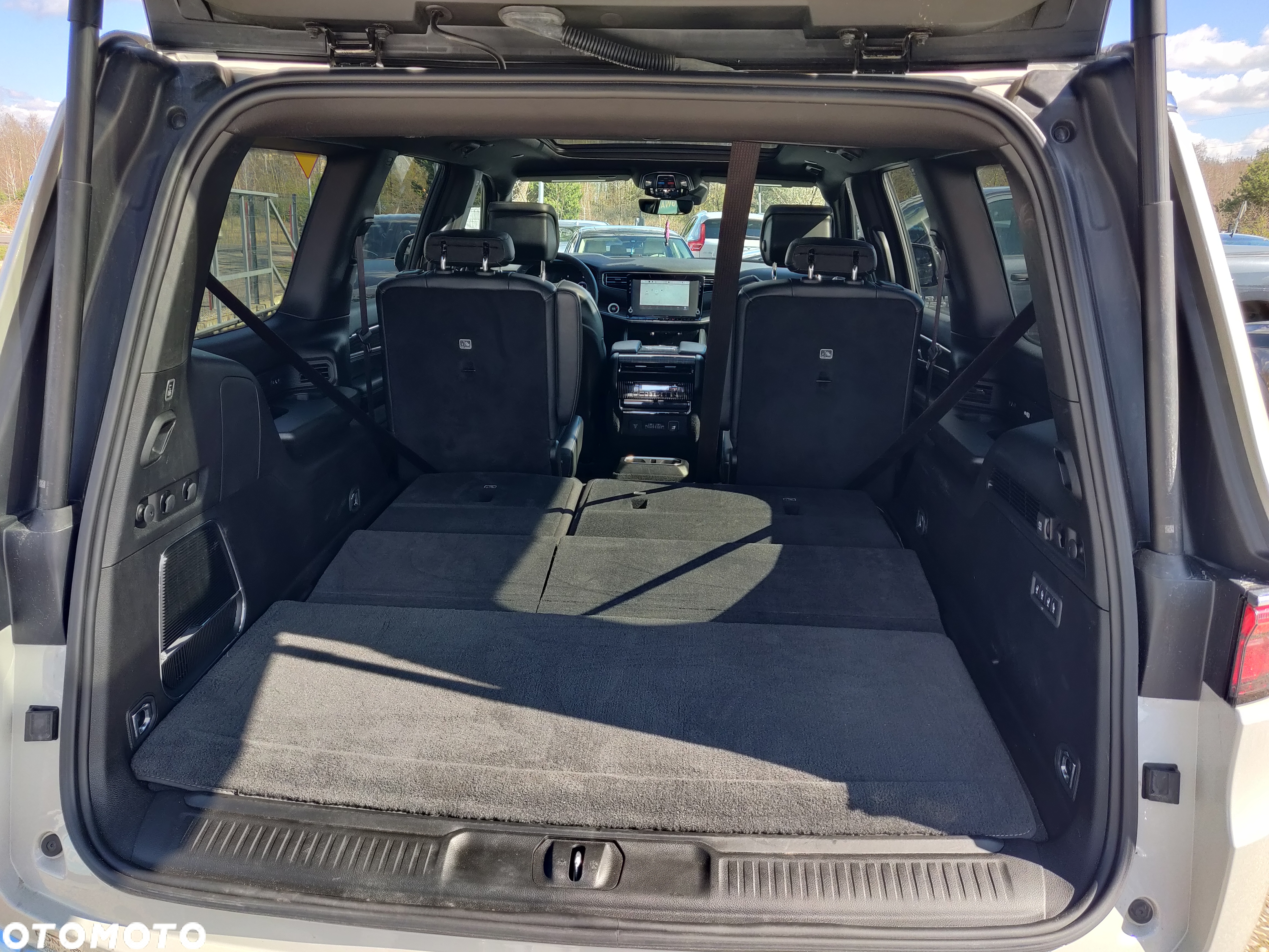 Jeep Wagoneer - 36