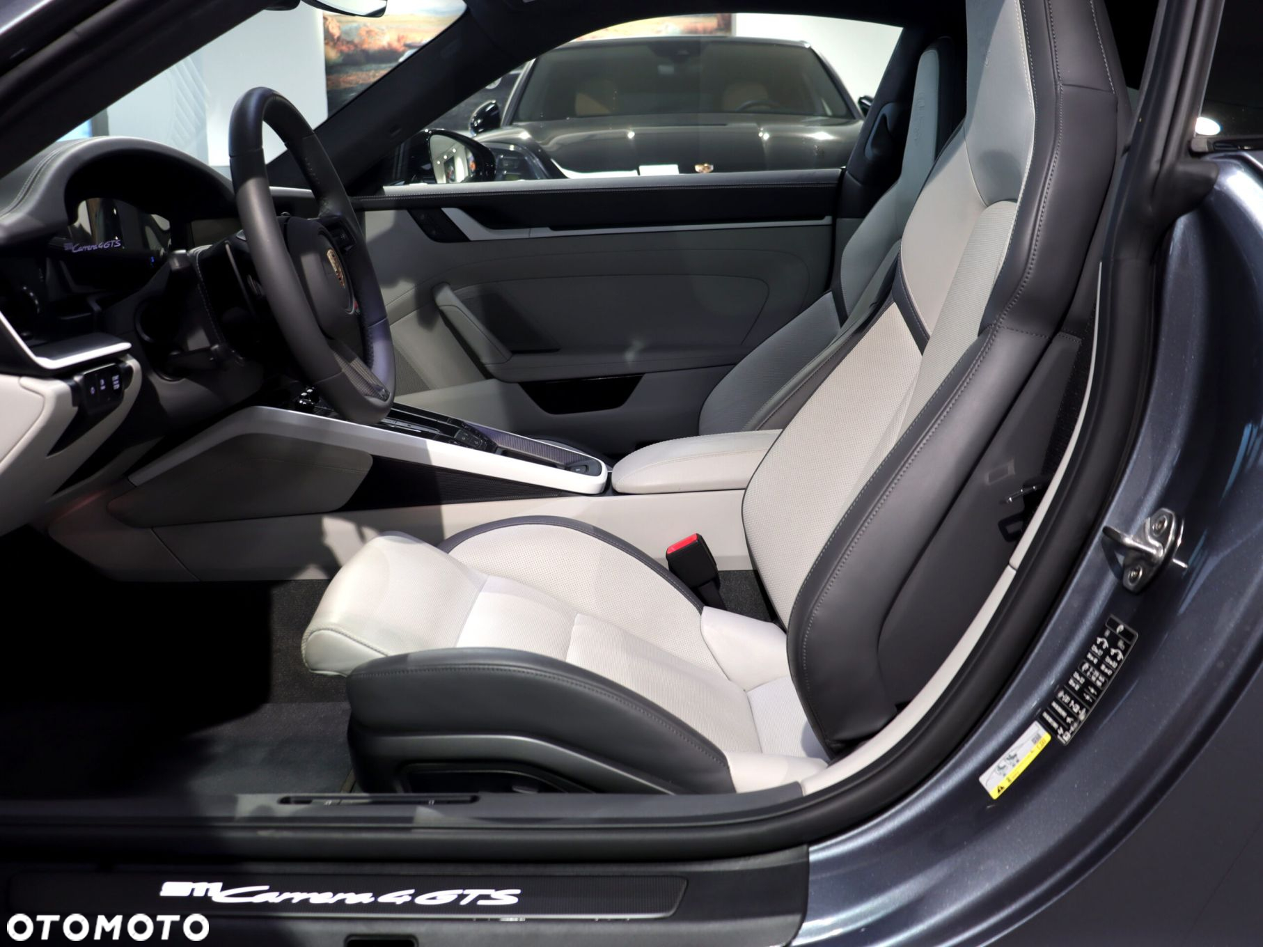 Porsche 911 Carrera 4 GTS PDK - 17