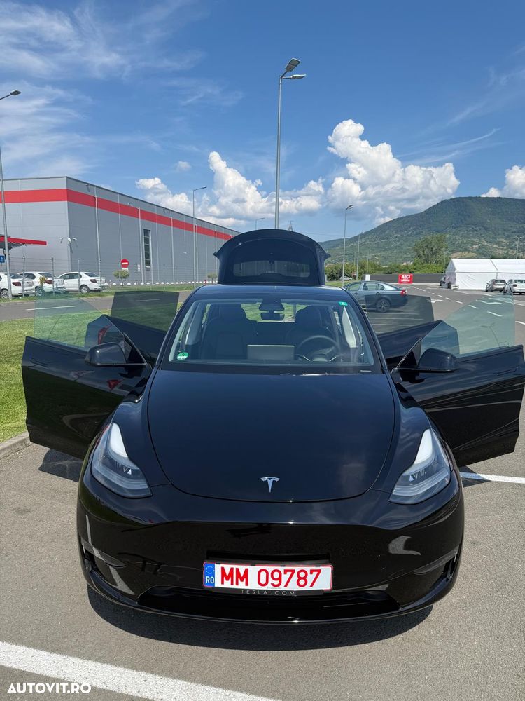 Tesla Model Y Long Range Dual Motor AWD - 2