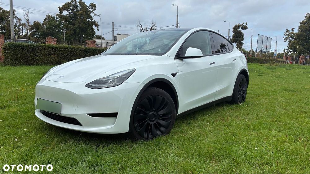Tesla Model Y - 1