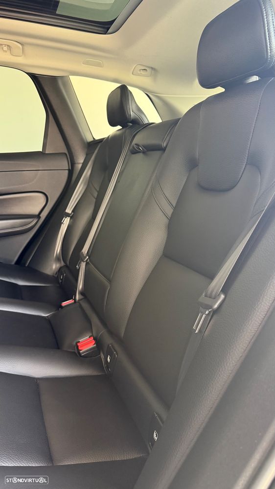 Volvo XC 60 2.0 T6 PHEV R-Design Expression AWD - 32