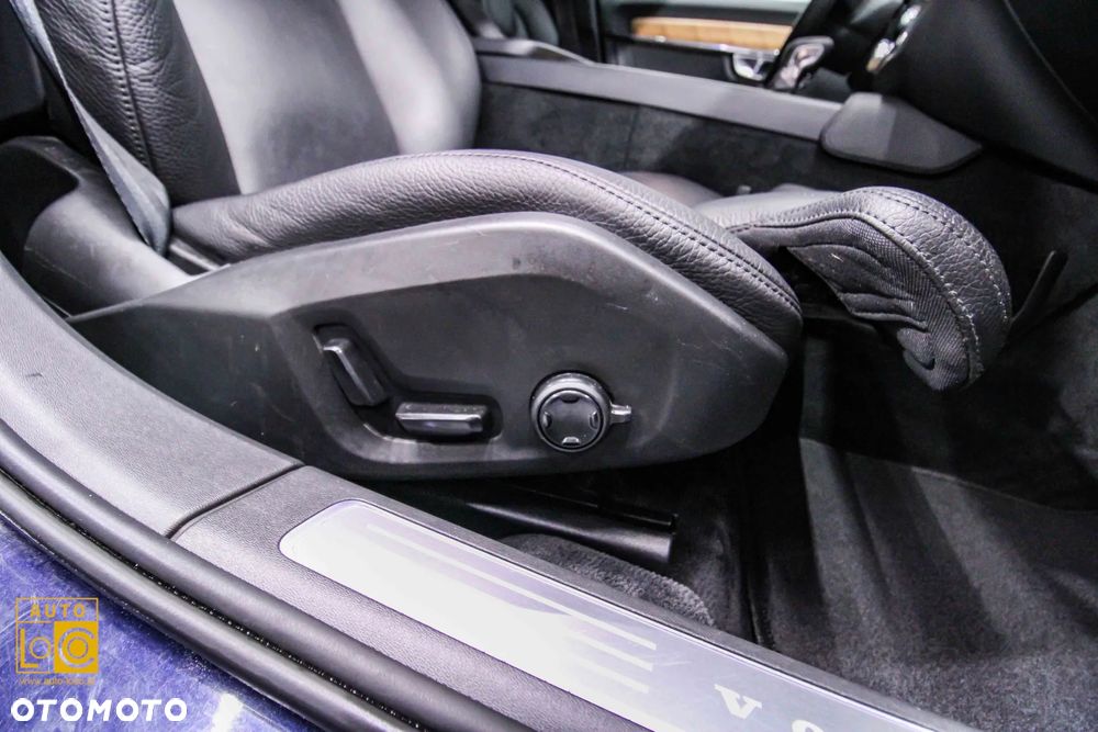 Volvo V90 D4 AWD Inscription - 33