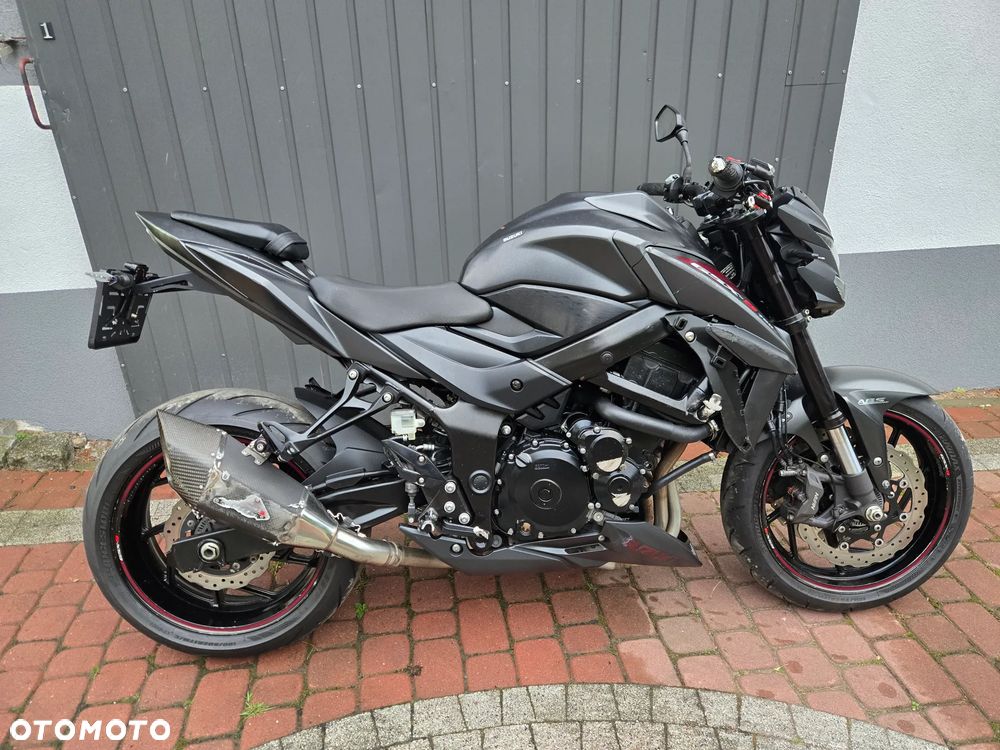 Suzuki GSX - 11