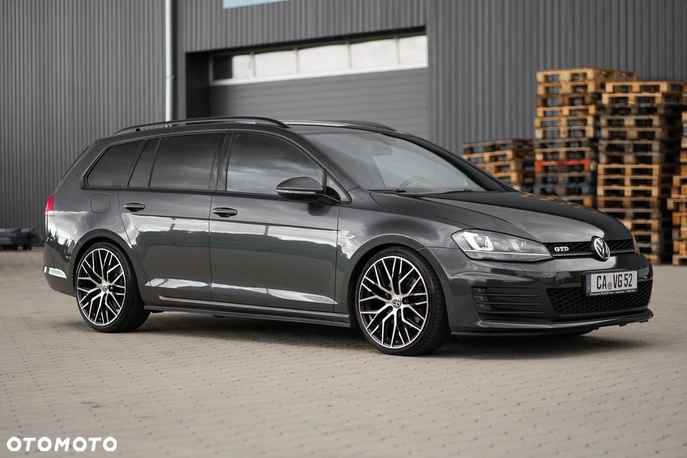 Volkswagen Golf - 6