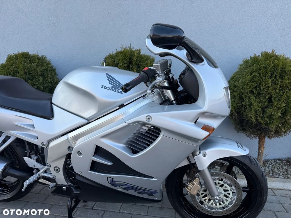Honda VFR - 15