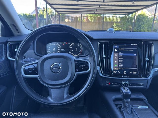 Volvo V90 Cross Country - 13