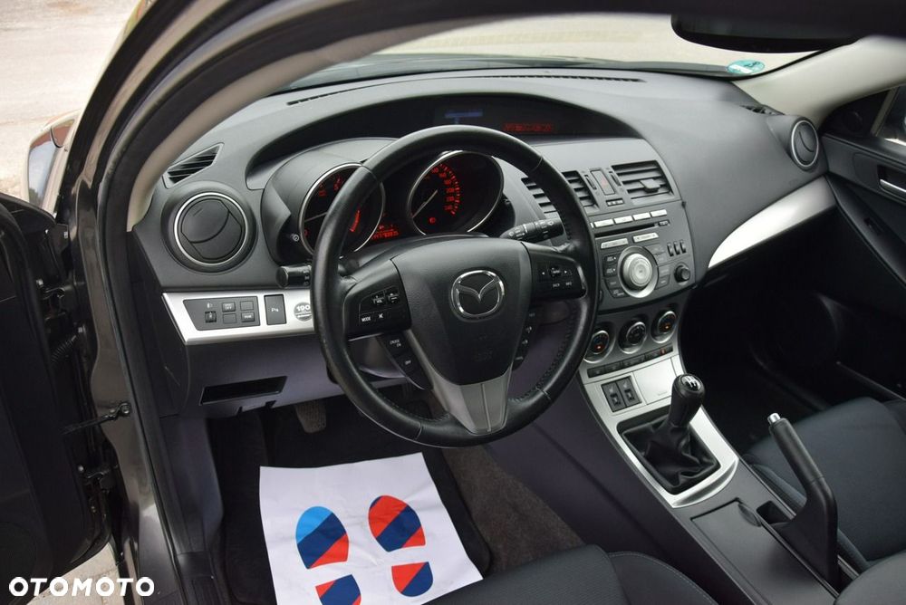 Mazda 3 1.6 Active + - 28