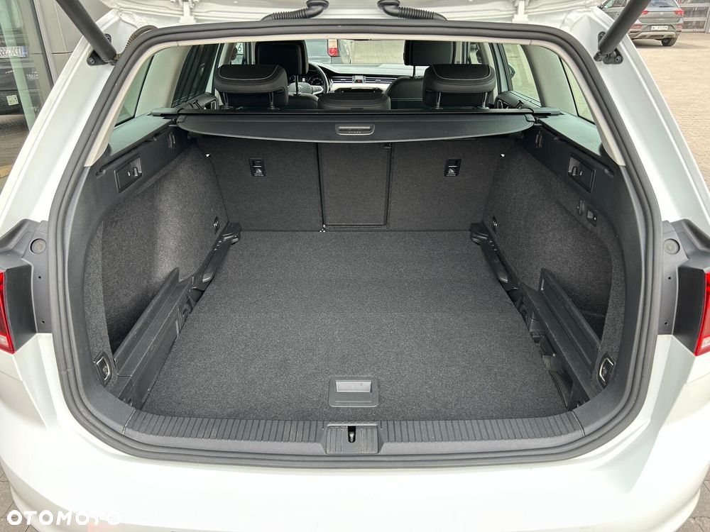 Volkswagen Passat Variant 2.0 TDI EVO Elegance DSG - 11