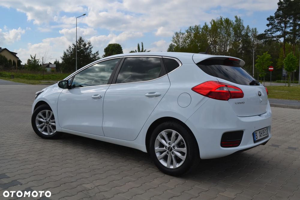 Kia Ceed - 33