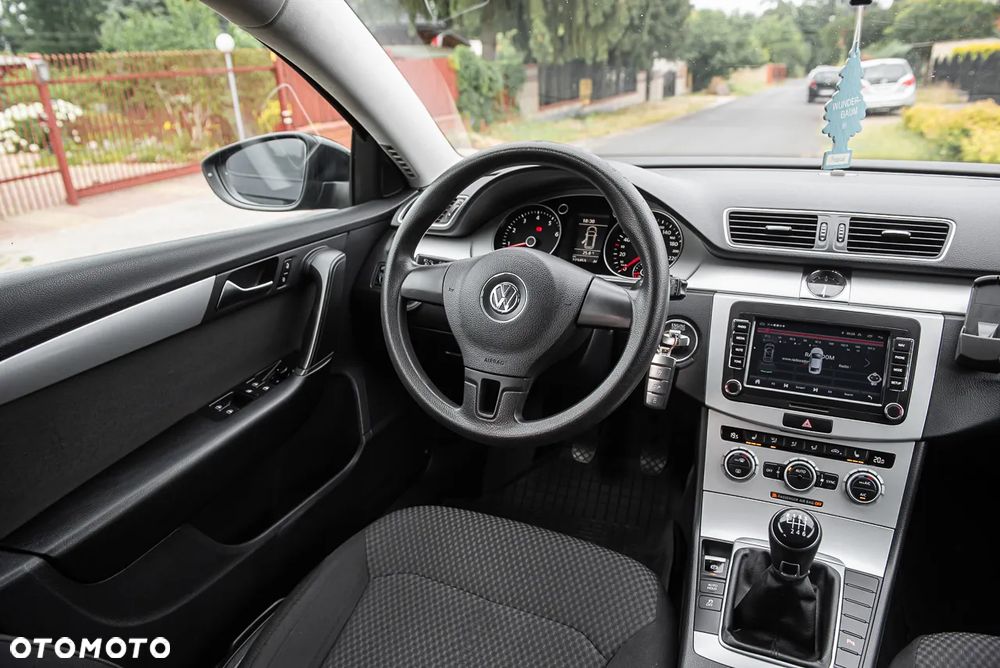 Volkswagen Passat - 25
