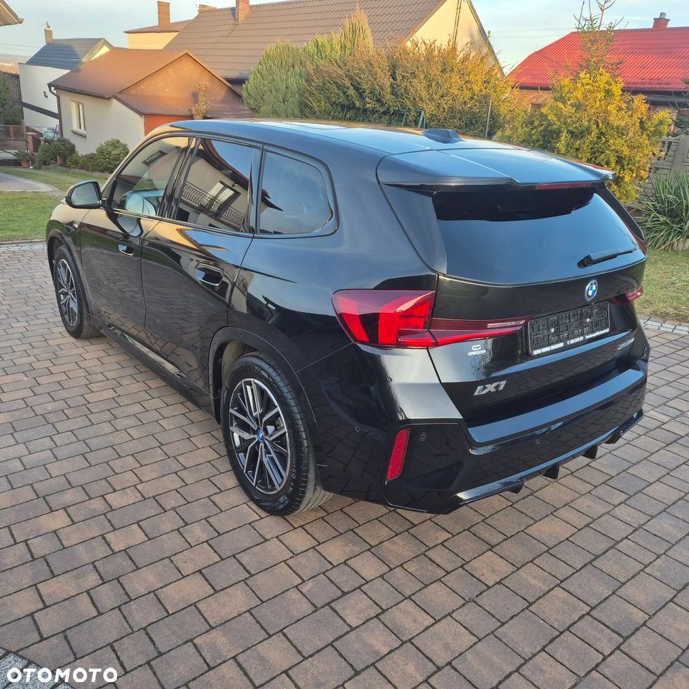 BMW iX1 xDrive30 M Sportpaket - 2