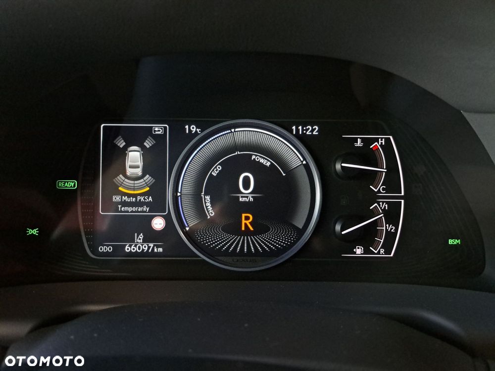 Lexus ES 300h Omotenashi - 35
