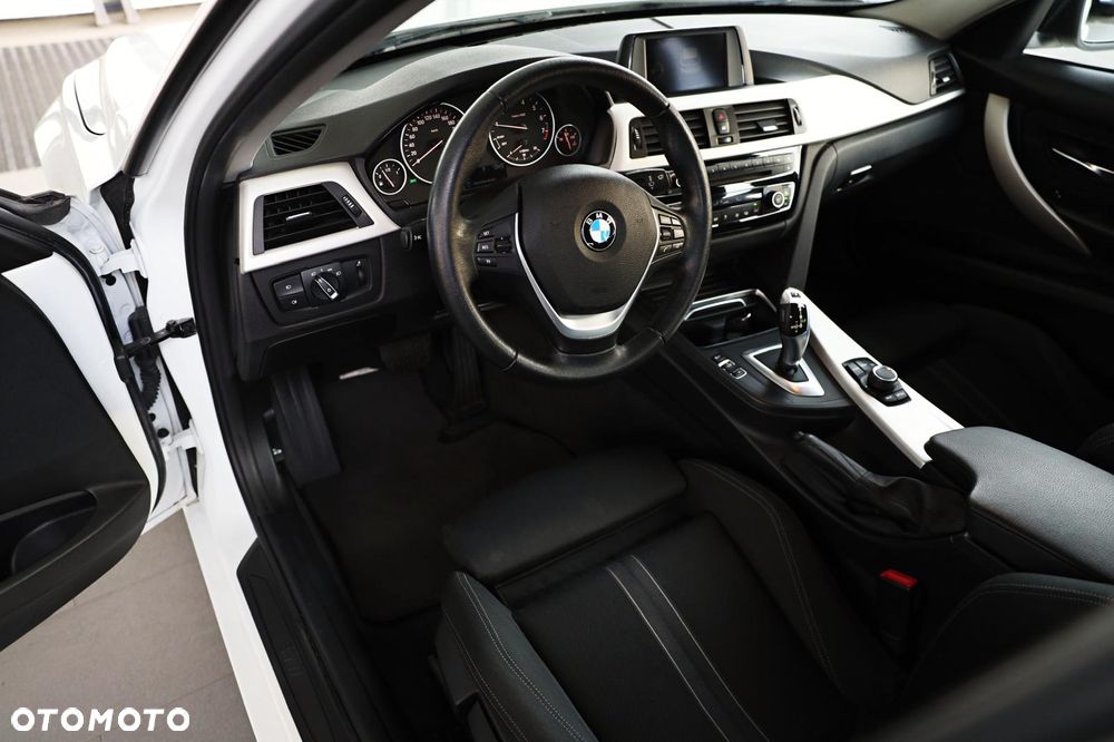 BMW Seria 3 318i - 14
