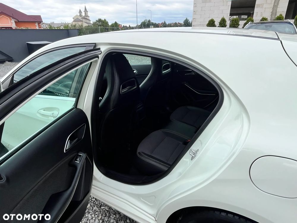 Mercedes-Benz Klasa A 180 (BlueEFFICIENCY) - 17