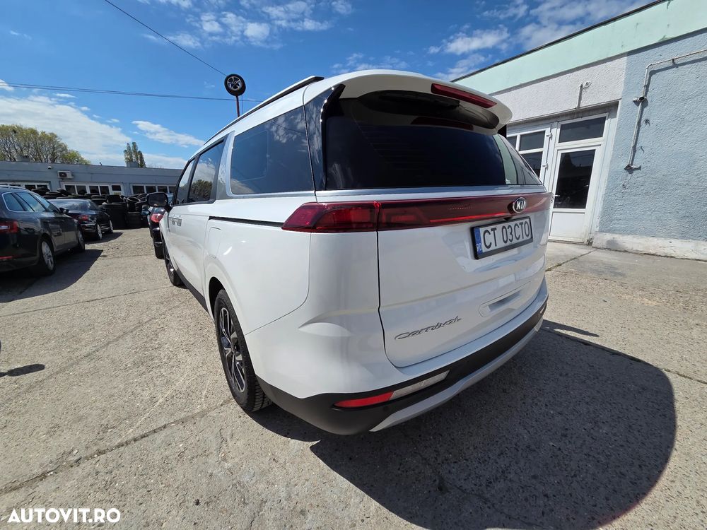 Kia Carnival - 2