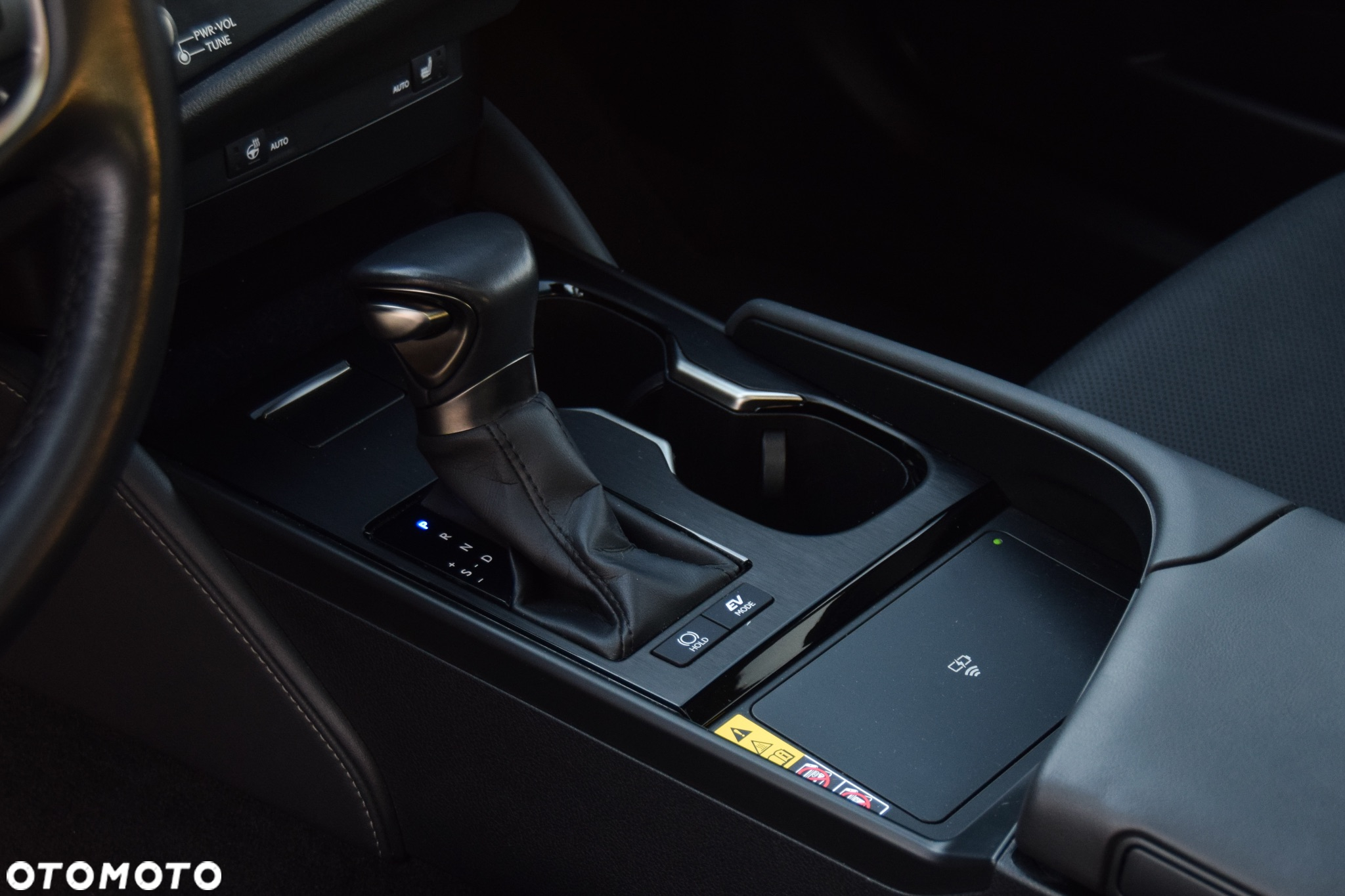 Lexus ES 300h Business Edition - 8