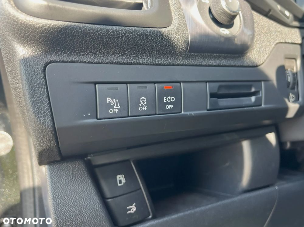 Citroën DS5 e-HDi 110 EGS6 Chic - 12