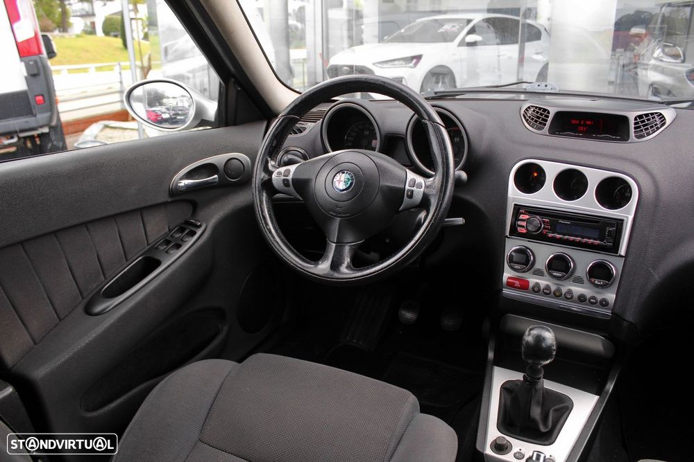 Alfa Romeo 156 Sportwagon 1.9 JTD 16V Distinctive - 12