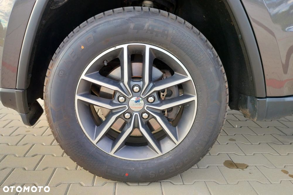 Jeep Grand Cherokee - 27