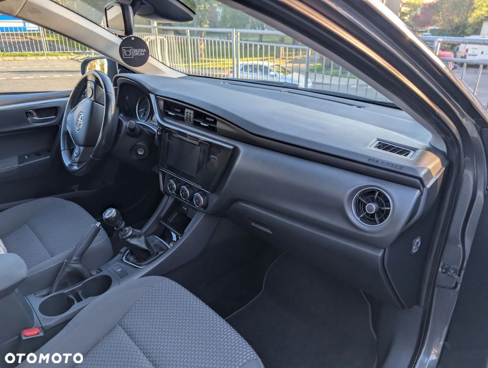 Toyota Corolla 1.6 Classic Plus - 5