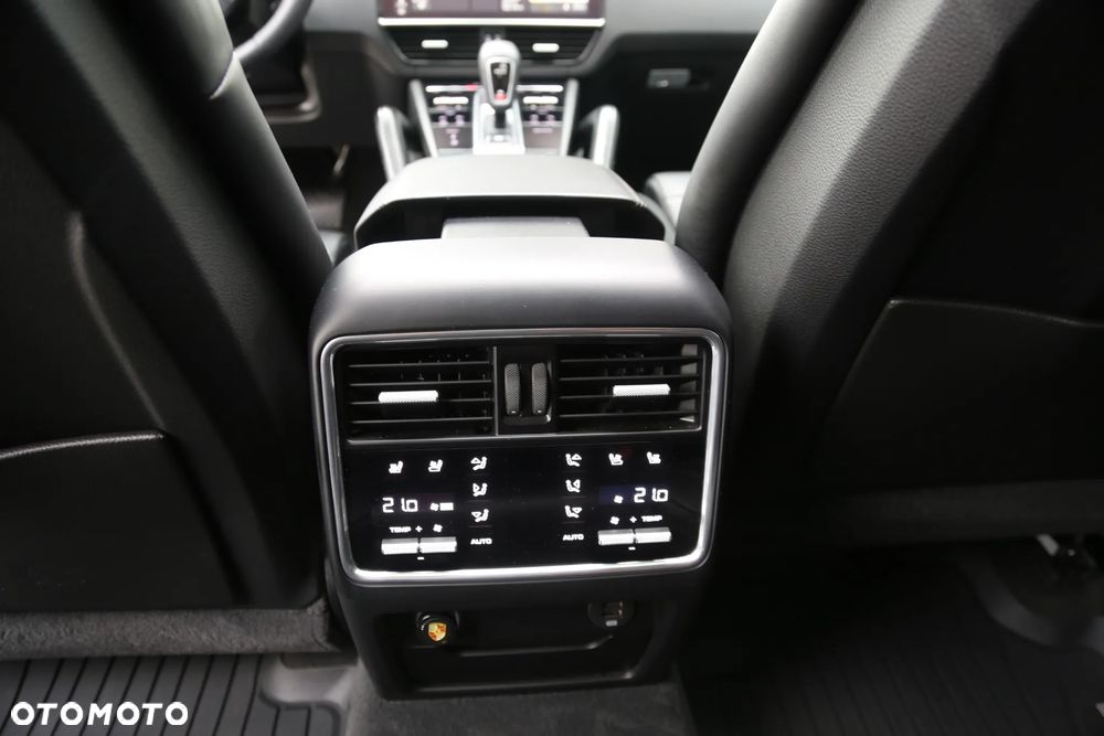 Porsche Cayenne - 4