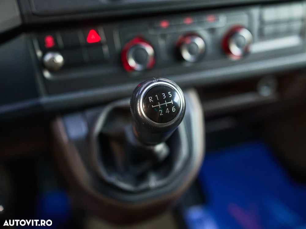 Volkswagen Transporter - 33