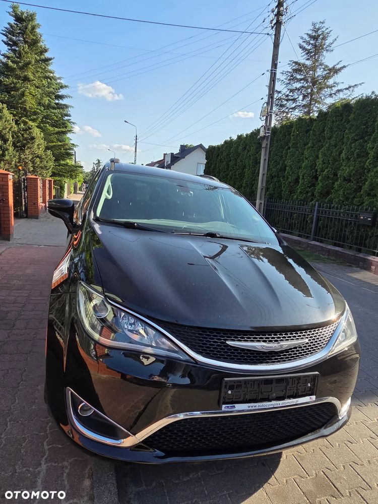 Chrysler Pacifica - 16