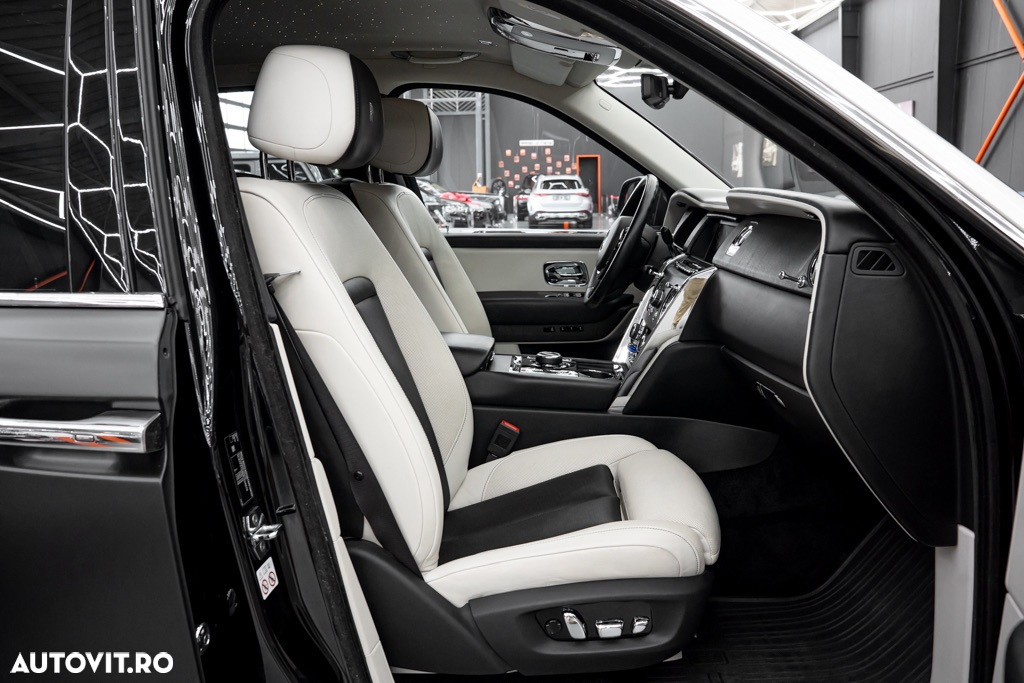 Rolls-Royce Cullinan Standard - 12