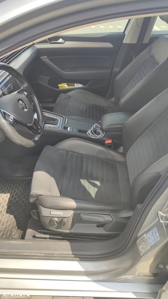 Volkswagen Passat Variant 1.6 TDI (BlueMotion Technology) DSG Comfortline - 4