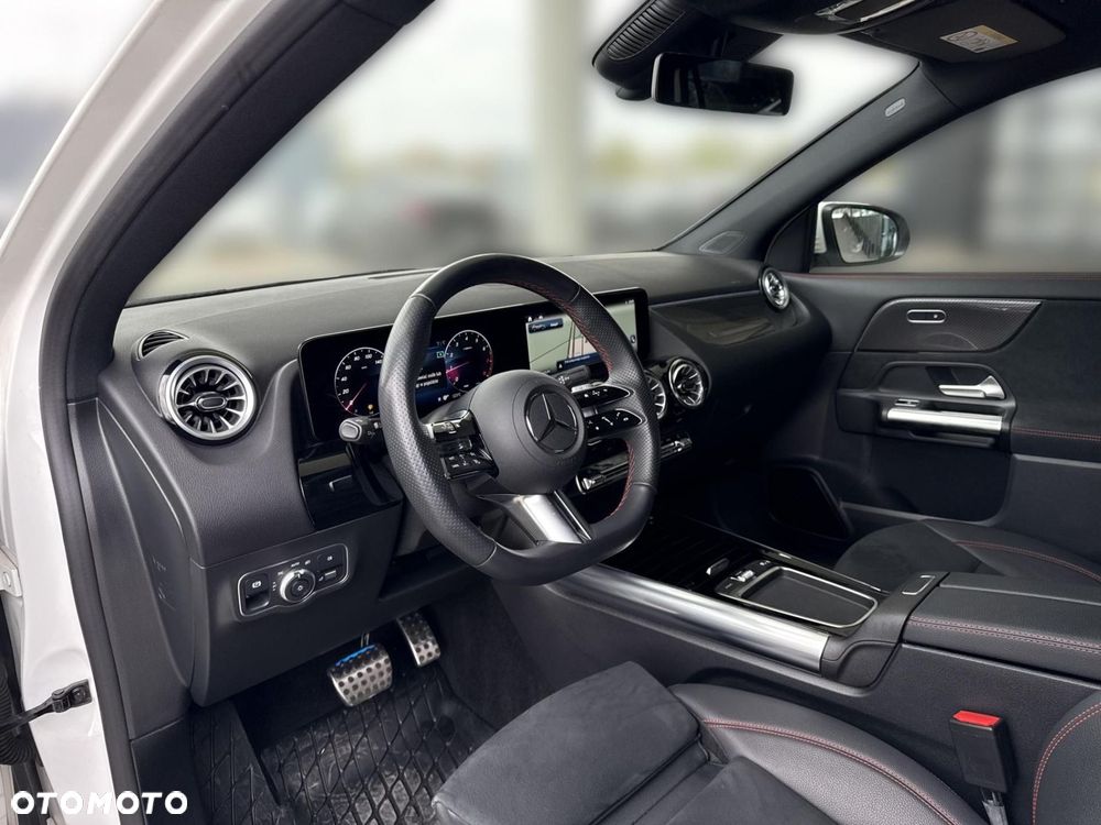 Mercedes-Benz GLA 200 AMG Line - 11