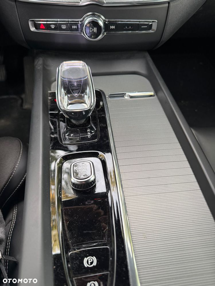 Volvo XC 60 B4 B Plus Dark - 13