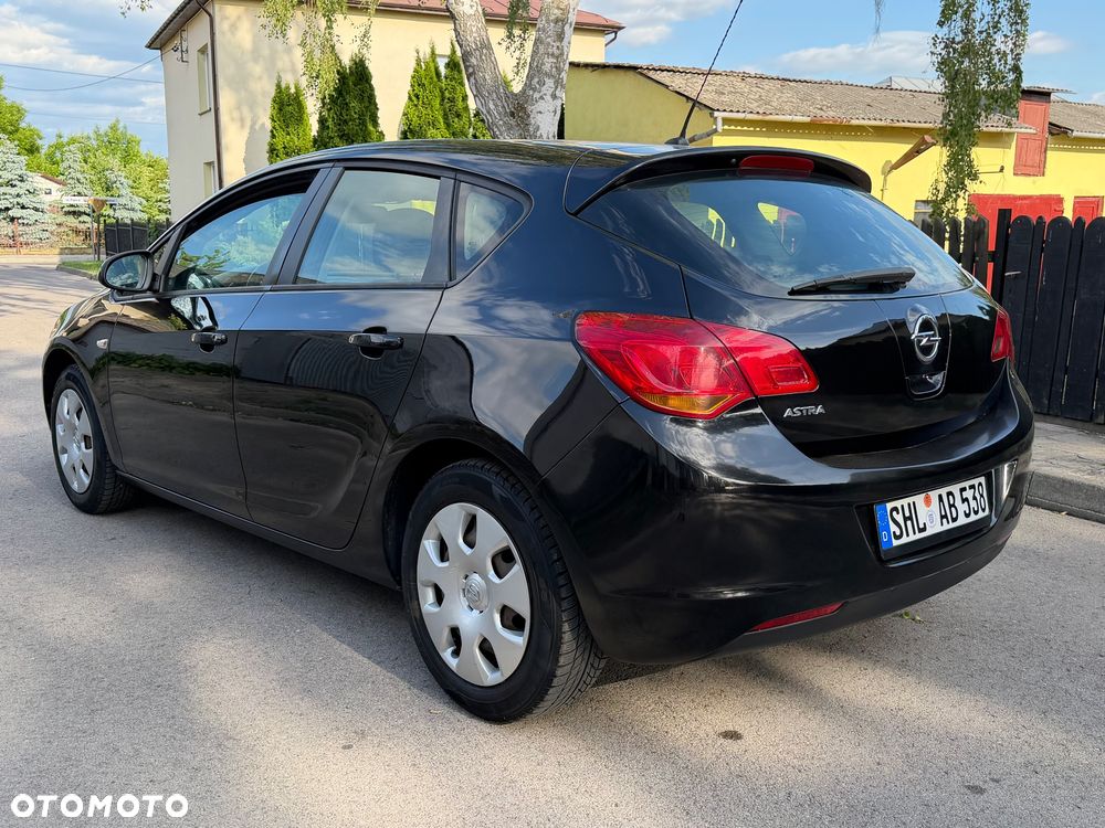 Opel Astra 1.6 150 Jahre - 7