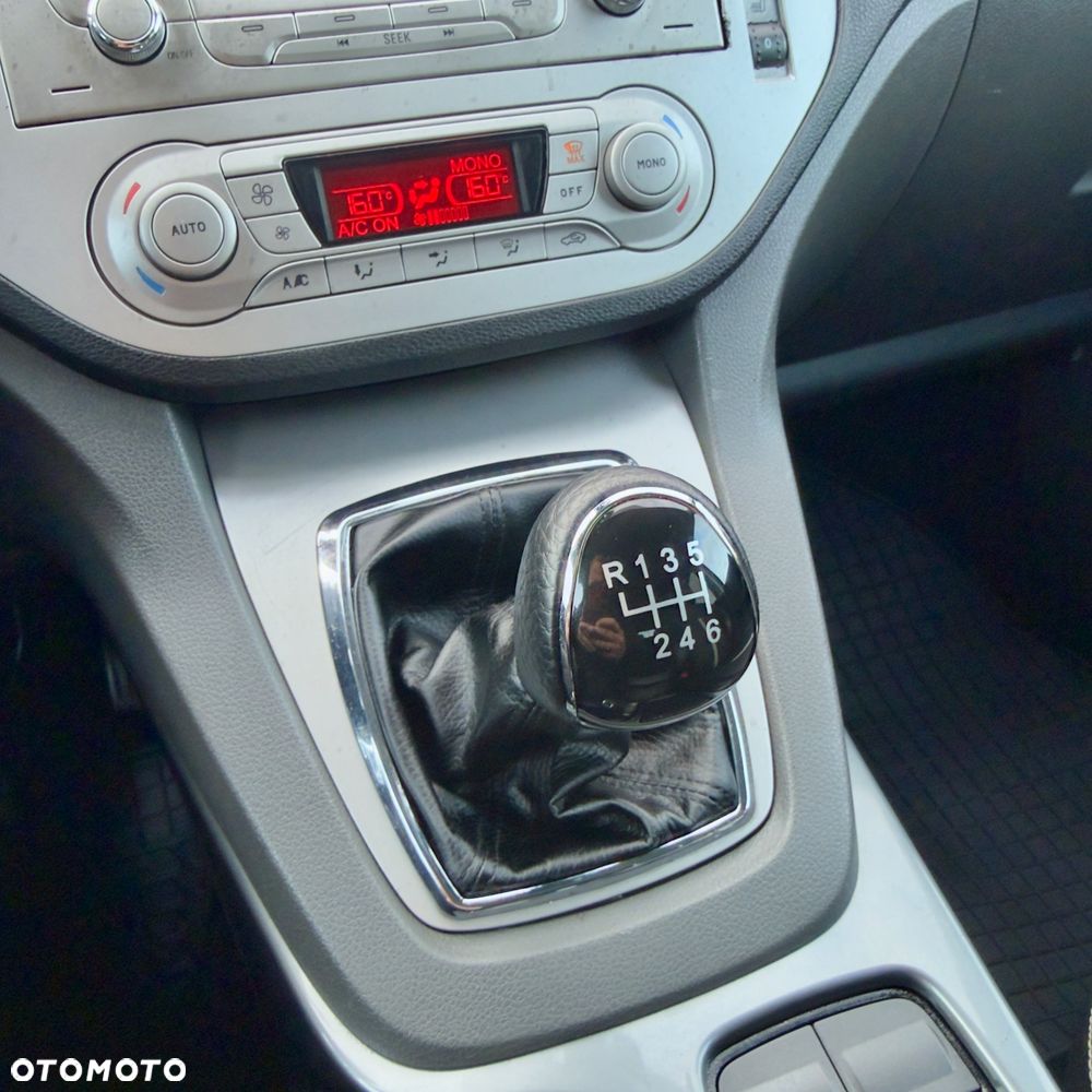 Ford Kuga 2.0 TDCi 2x4 Titanium - 17