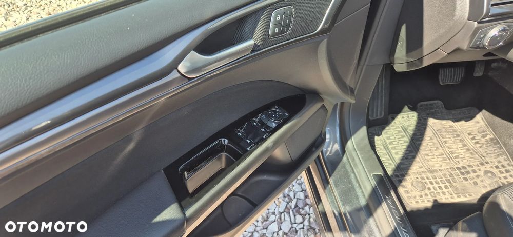 Ford Mondeo 2.0 EcoBlue Titanium - 13