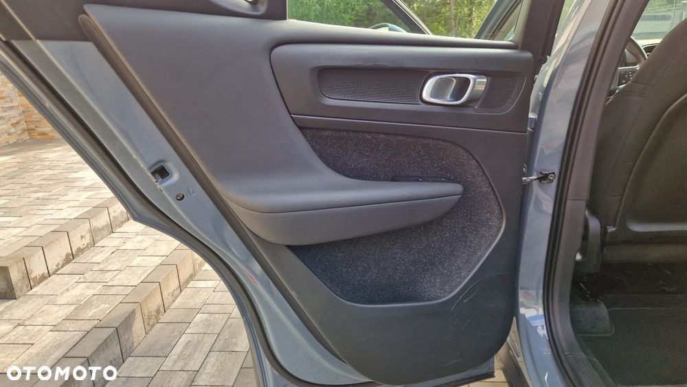 Volvo XC 40 T3 Momentum - 24