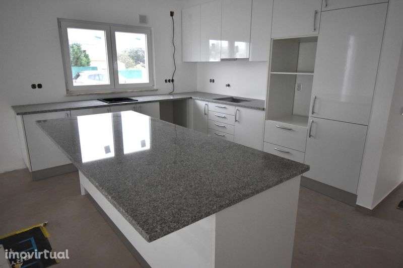 Moradia isolada com pisicna - Grande imagem: 4/12