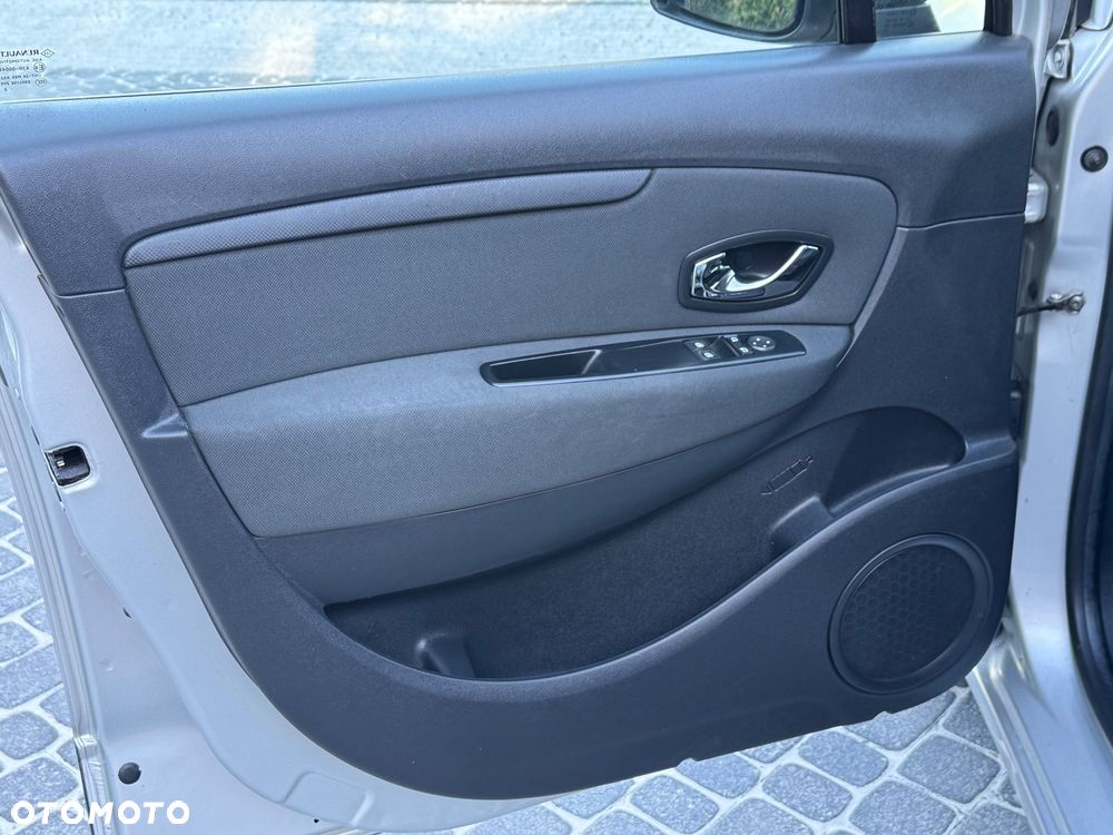 Renault Scenic 1.6 16V 110 Dynamique - 27