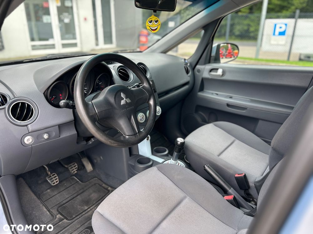 Mitsubishi Colt - 10