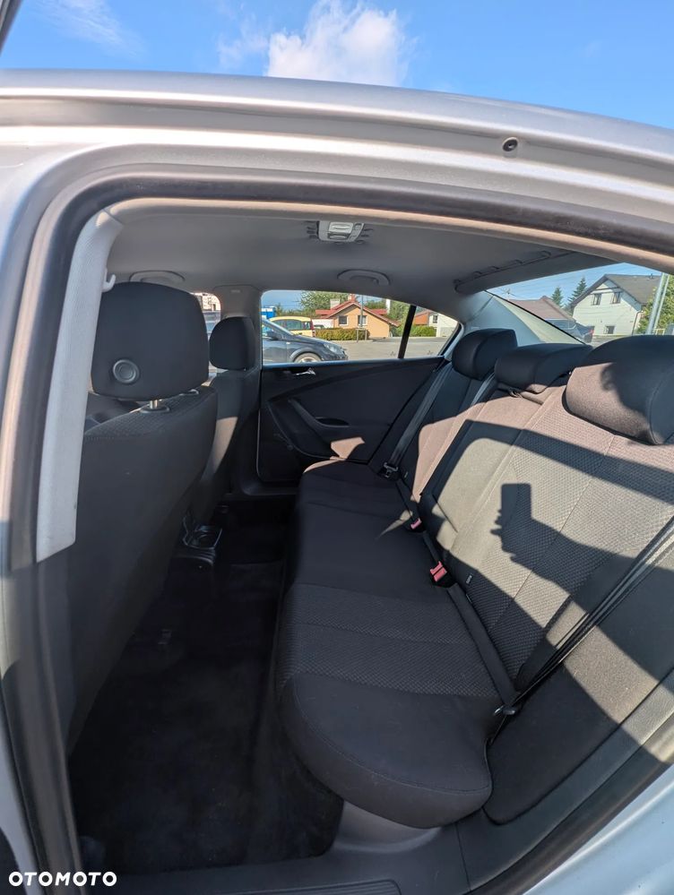 Volkswagen Passat - 20