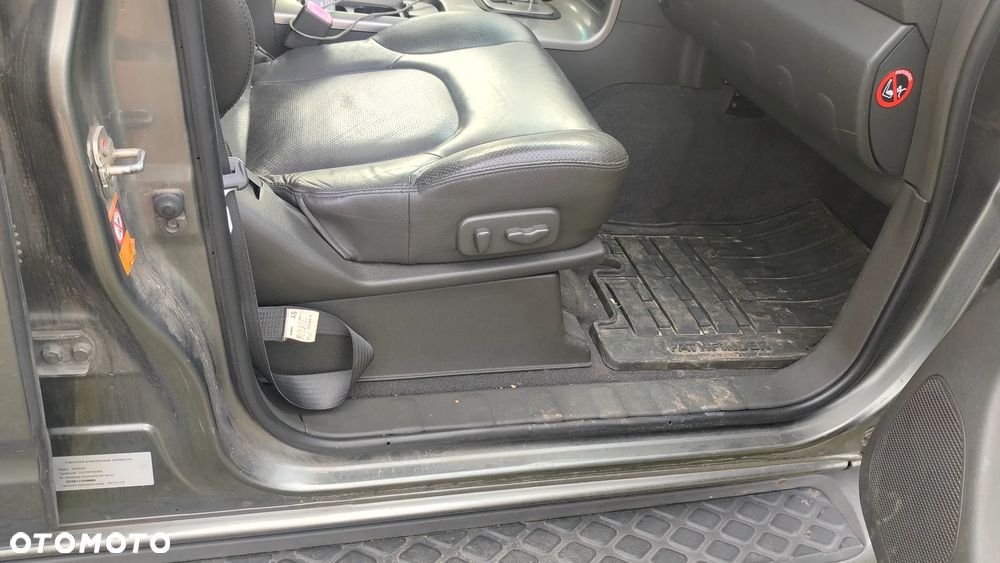 Nissan Pathfinder 4.0 V6 LE - 11