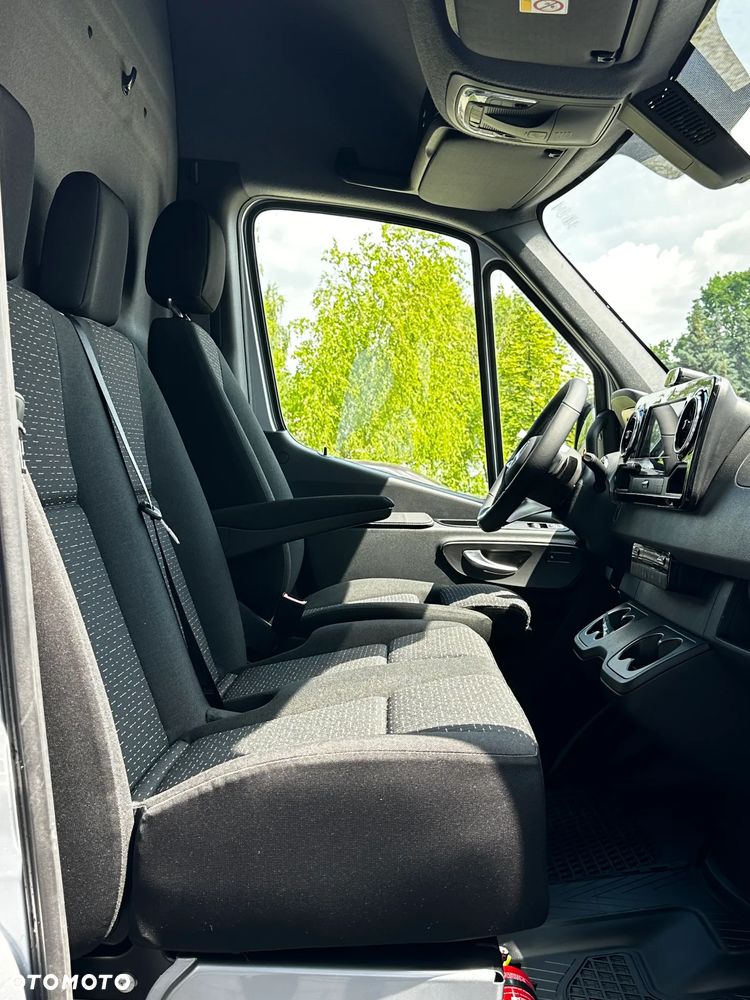 Mercedes-Benz Sprinter - 32