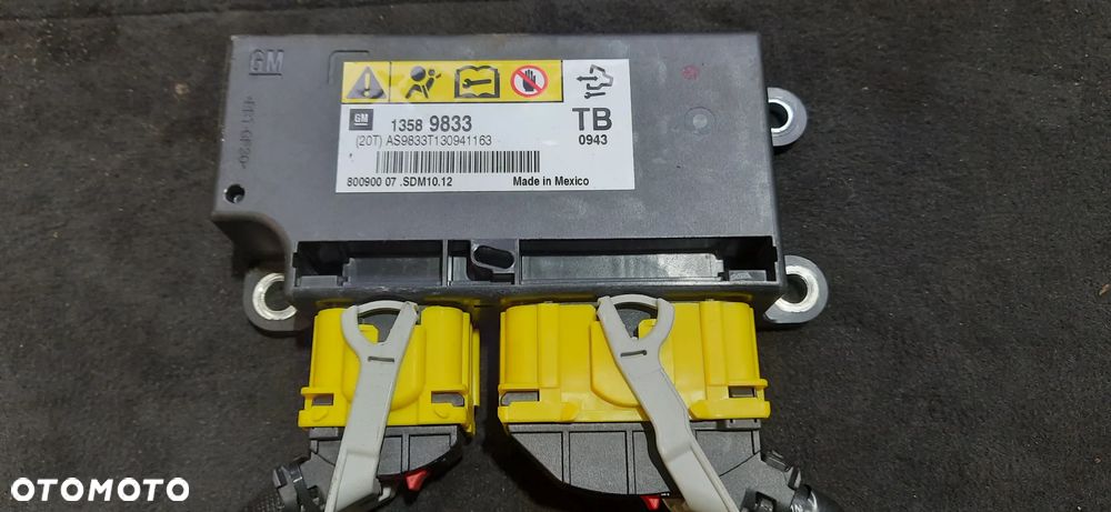 OPEL INSYGNIA A Sterownik silnika 1.8 A18XER 12654172 abjt Moduł komfortu 13586585 F00HJ1010 Moduł rec 22737768 00 avk Moduł komory silnika Skrzynka bezpieczników 13275874 ma Sterownik poduszek powietrznych srs 13589833 Skrzynka bezpieczników 13222786 - 14